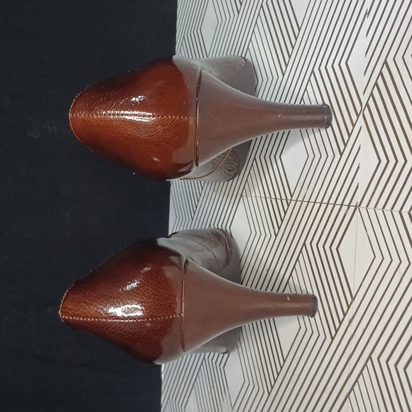 Kenneth Cole reaction ladies pumps size 8 patent leather. - Picture 3 of 9